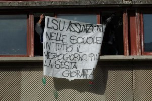 Scuola: Lsu bloccano accesso studenti a 15 istituti Napoli