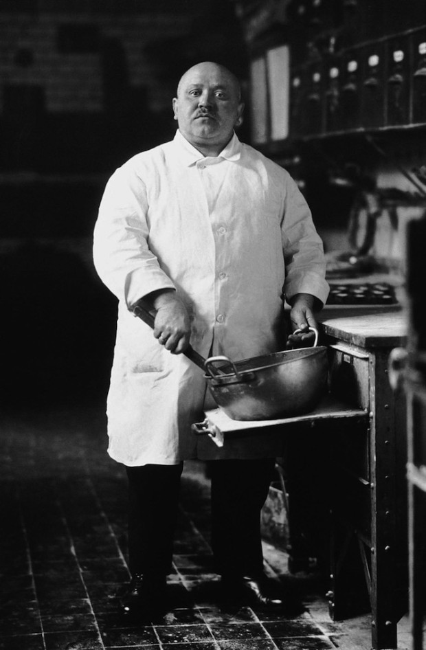 August-Sander-Pastry-Cook-1928-620x946