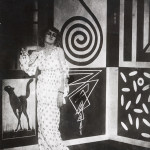 Anton Giulio Bragaglia, Thais, 1917. L'attrice Thais Galitzky su fondale decorato de E. Prampolini
